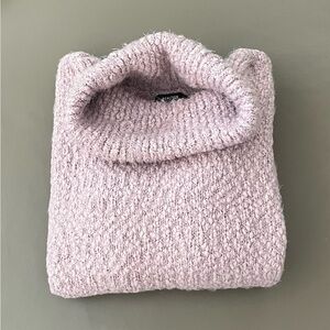 Lilac “Kenneth Cole Reaction” Women’s Turtleneck Sweater 💜